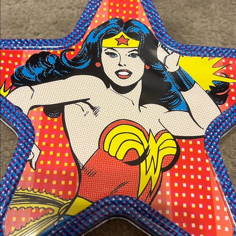 Tin collectors Elmo Holiday Tin Red & Green Festive Cookie Tin. Wonder woman. - Picture 5 of 5